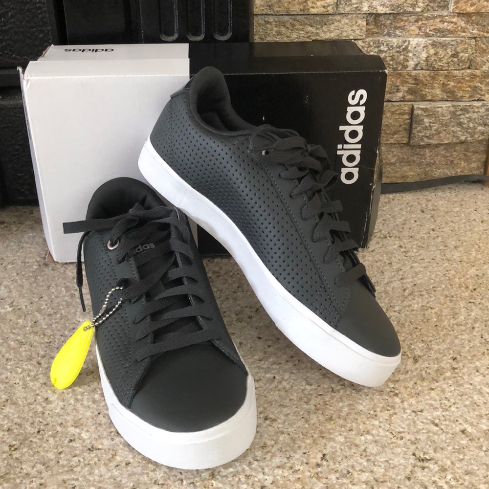 💥NWB ADIDAS DAILY QT QUEEN SIZE 5.5 (36 2/3) 💥 - Picture 2 of 8